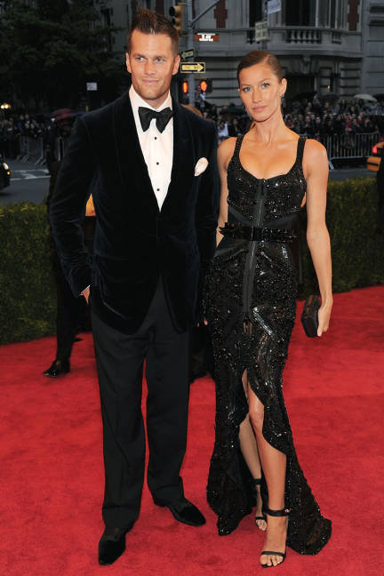 福布斯第一超模宣布退休！回顾吉赛尔邦辰红毯最美瞬间