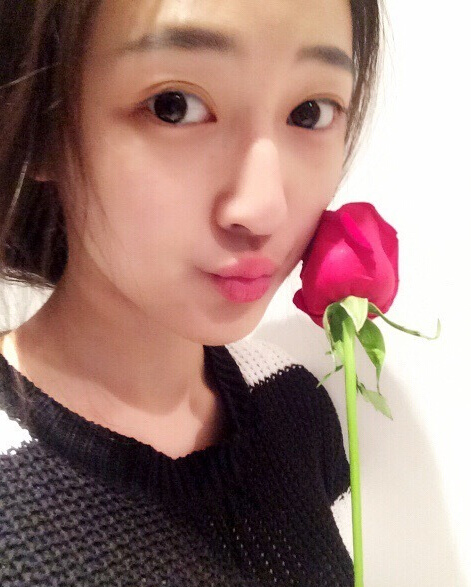 17岁妹纸 身高171cm 爱好钢琴