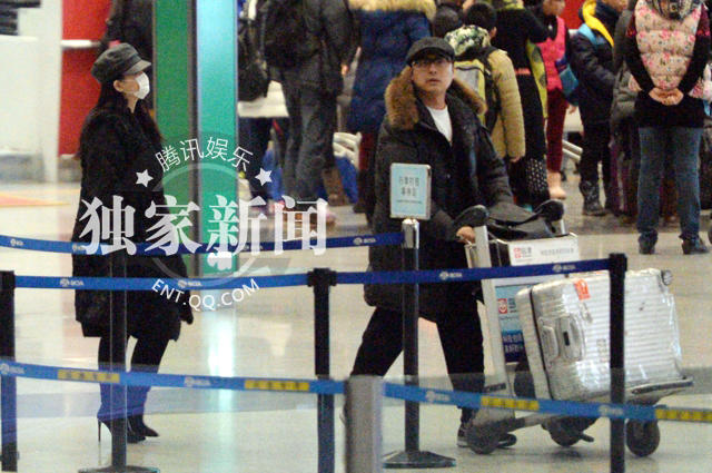 李湘依旧女王范儿 王岳伦则是跟班加保姆