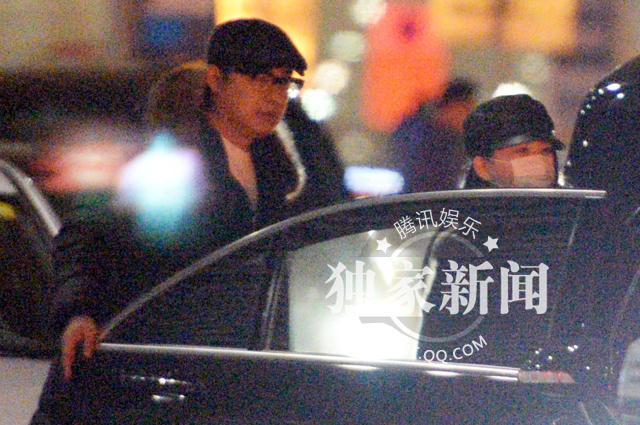 李湘、王岳伦离开机场