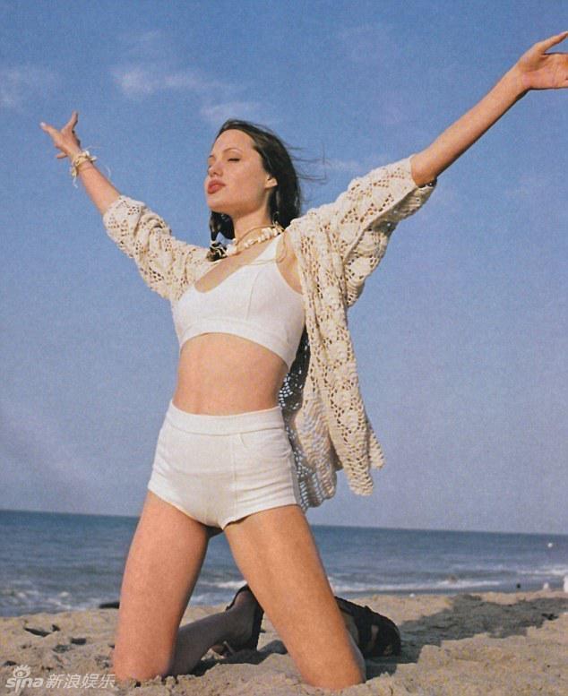 安吉丽娜朱莉18岁旧照展清纯少女气
