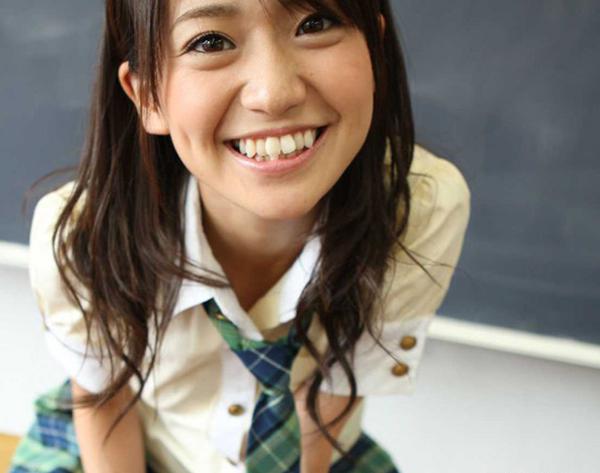 细数因牙齿变丑明星 女星几乎都整过牙