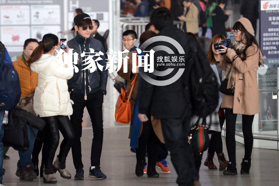 张翰被粉丝包围