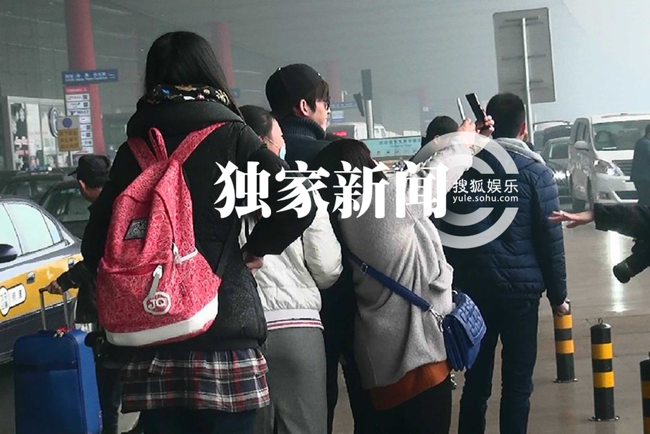 张翰与粉丝亲密合影