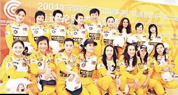 成龙被绝色女星拥簇旧照曝光