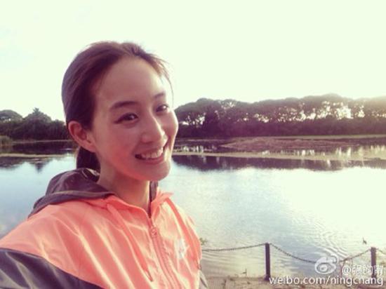 景甜秀肌肉照 盘点那些爱健身的女明星 景甜秀肌肉照 盘点那些爱健身的女明星