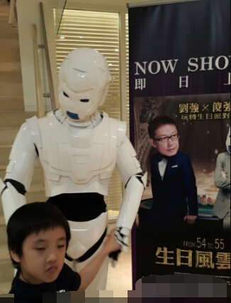 费曼“代替”吴镇宇应酬