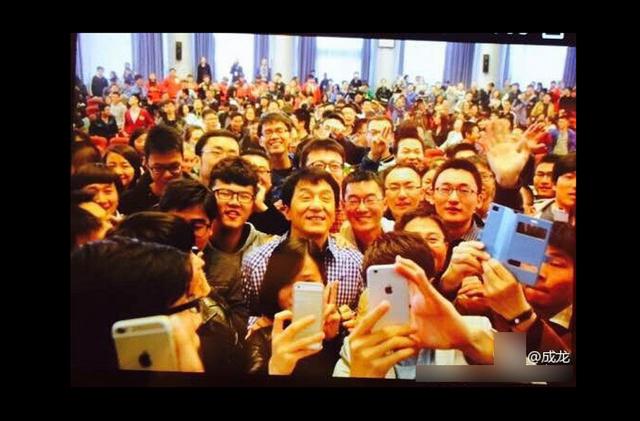热情的男粉丝们