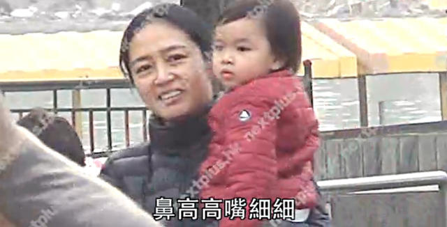港媒曝刘德华3岁女儿近照 乖巧可人像妈妈朱丽倩