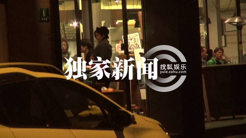 陈妍希深夜泡吧 难忍排队拖助理逛超市