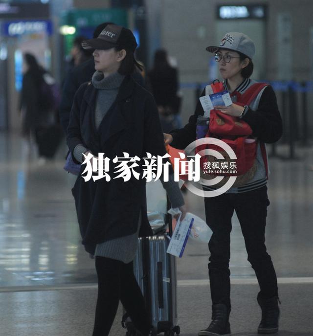 唐一菲打飞的探班凌潇肃 狼吞虎咽解决温饱