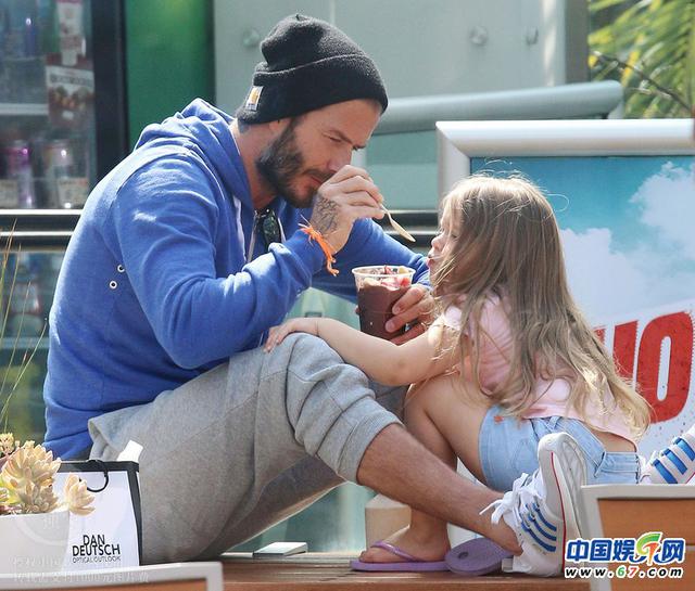贝克汉姆与小七亲密互动