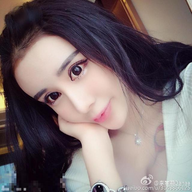 15岁萌少女整容变蛇精 高调炫富遭抨击