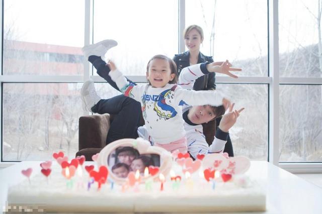 萌爆馨爷抢镜不含糊