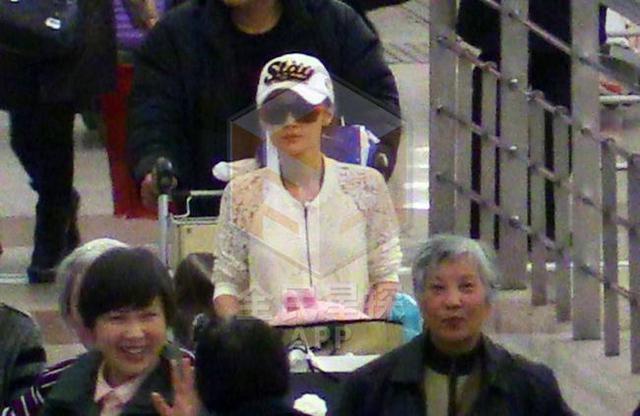 小三撞大房?马伊琍突袭被神秘男上下偷瞄 姚笛现身险碰面