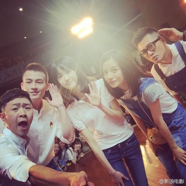 苏有朋赵薇穿情侣装现身卖萌玩自拍 五阿哥跪安小燕子