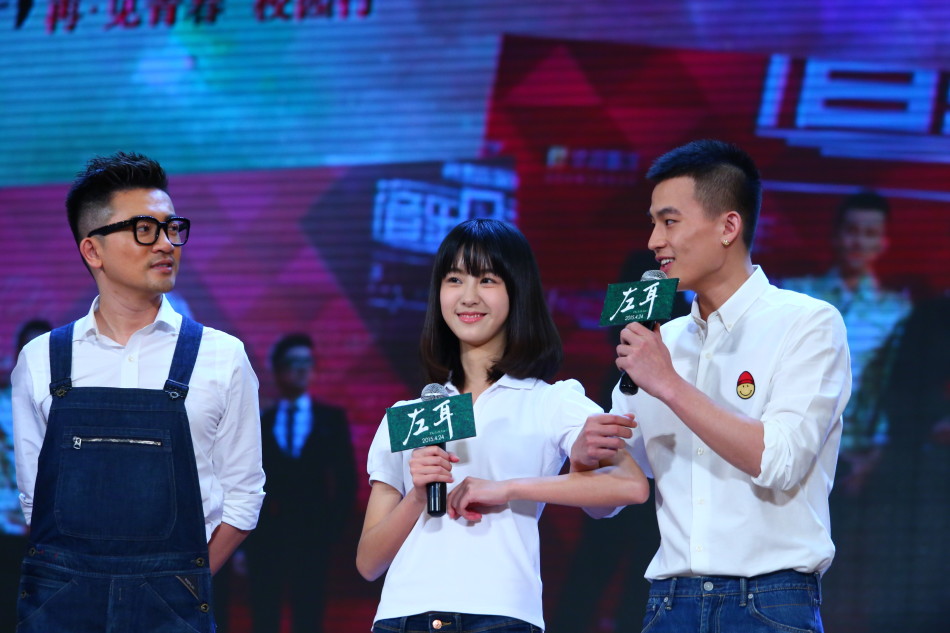 苏有朋赵薇穿情侣装现身卖萌玩自拍 五阿哥跪安小燕子