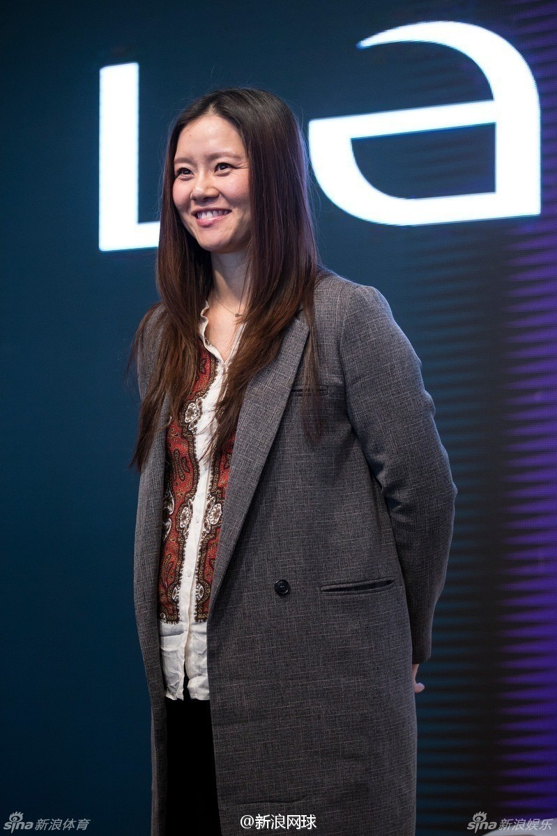 李娜挺大肚一脸幸福