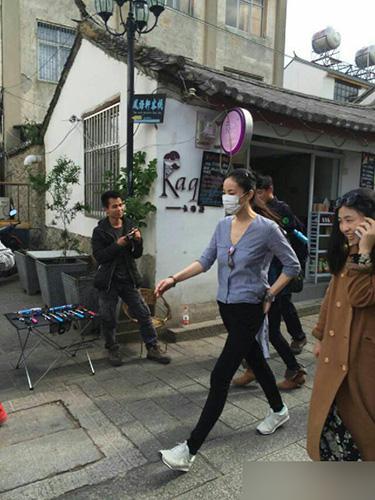 王菲身材纤瘦疑未怀孕 被曝将复出开唱