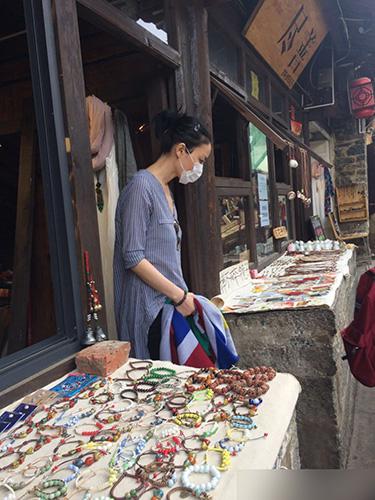 王菲身材纤瘦疑未怀孕 被曝将复出开唱