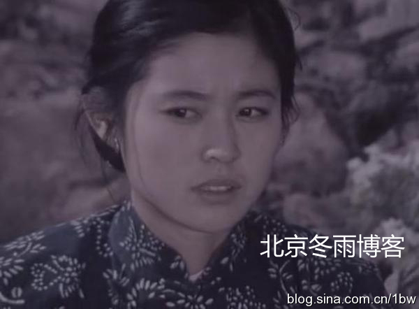 倪萍35年前青涩剧照曝光 披红盖头笑魇如花