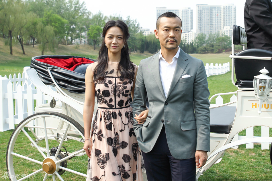 冯小刚“三炮”汤唯不留情面：吃货抽烟智商低