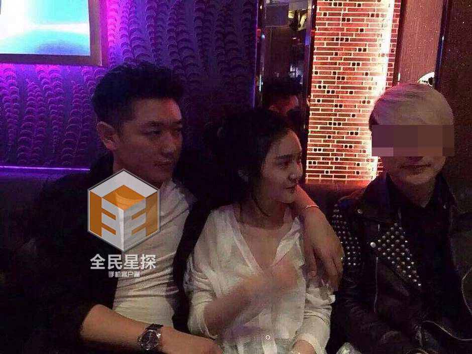 主持人田源与神秘辣妹夜店忘情激吻