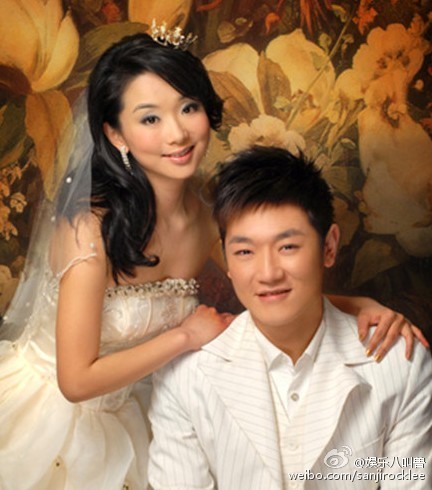 主持人田源与神秘辣妹夜店忘情激吻