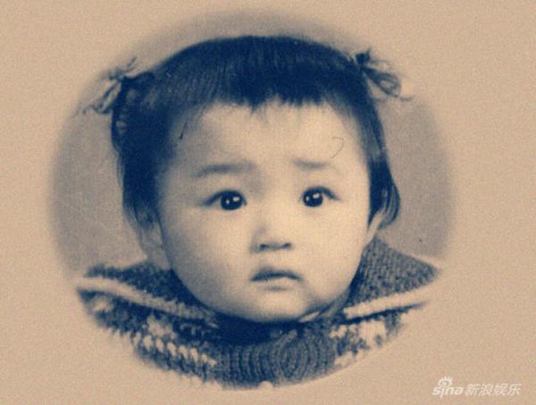 杨钰莹青涩成长照 85年参加央视节目出道 杨钰莹青涩成长照 85年参加央视节目出道