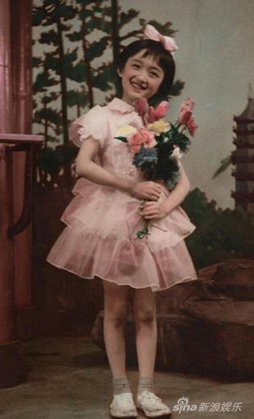 杨钰莹青涩成长照 85年参加央视节目出道 杨钰莹青涩成长照 85年参加央视节目出道