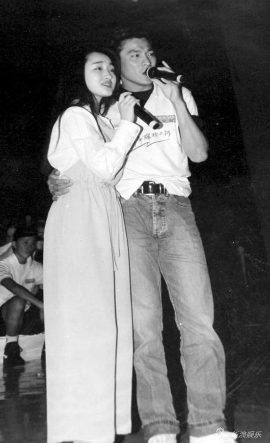 杨钰莹青涩成长照 85年参加央视节目出道 杨钰莹青涩成长照 85年参加央视节目出道