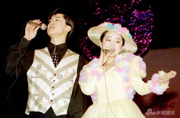 杨钰莹青涩成长照 85年参加央视节目出道 杨钰莹青涩成长照 85年参加央视节目出道