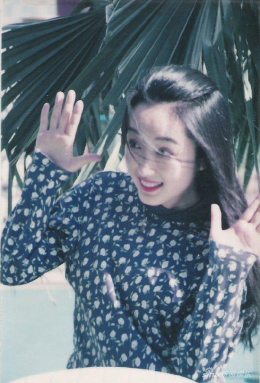 杨钰莹青涩成长照 85年参加央视节目出道 杨钰莹青涩成长照 85年参加央视节目出道