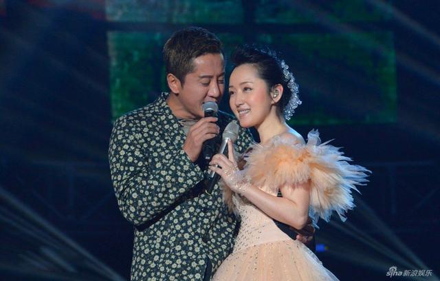 杨钰莹青涩成长照 85年参加央视节目出道 杨钰莹青涩成长照 85年参加央视节目出道