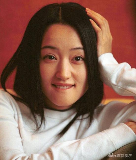 杨钰莹青涩成长照 85年参加央视节目出道 杨钰莹青涩成长照 85年参加央视节目出道