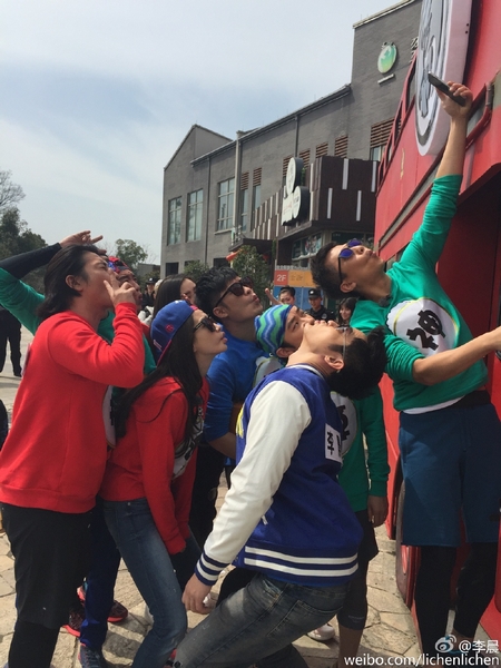 《跑男2》录制(图片来源:新浪微博)