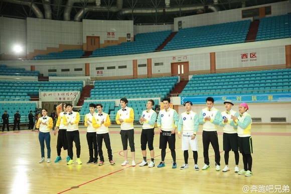 《跑男2》录制(图片来源:新浪微博)