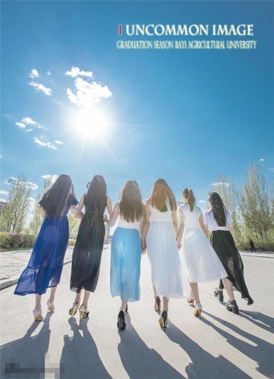高校”女神帮“毕业照惊艳 平均身高1米7 高校”女神帮“毕业照惊艳 平均身高1米7