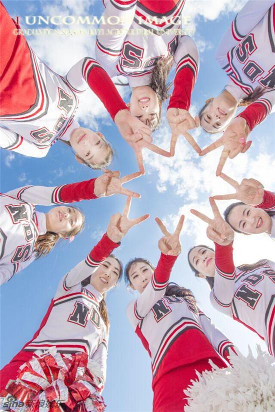 高校”女神帮“毕业照惊艳 平均身高1米7 高校”女神帮“毕业照惊艳 平均身高1米7