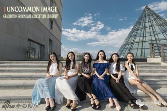 高校”女神帮“毕业照惊艳 平均身高1米7 高校”女神帮“毕业照惊艳 平均身高1米7