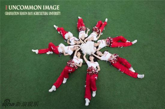 高校”女神帮“毕业照惊艳 平均身高1米7 高校”女神帮“毕业照惊艳 平均身高1米7