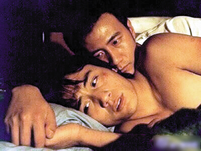 刘烨和胡军在《蓝宇》中扮演一对情侣