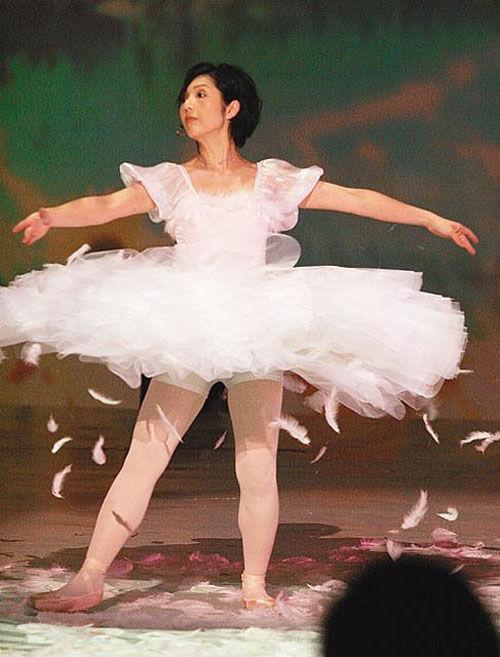 颜值不够美腿来凑！宋丹丹美腿秒杀林志玲范冰冰