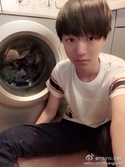 00后都有绯闻了：TFBOYS王俊凯女友曝光有夫妻相