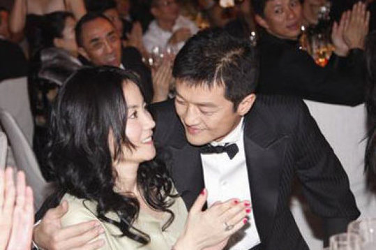 图揭分手仍是朋友的明星