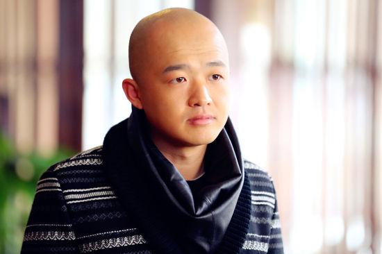 包贝尔爱女“饺子”首曝光 穿奶牛装颜值超爸爸千万倍