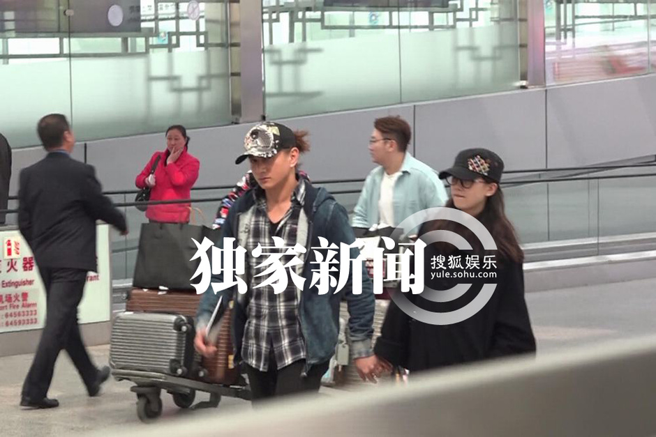 吴奇隆刘诗诗恩爱返京 忙工作分别离开