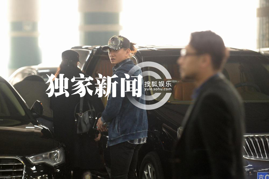 吴奇隆刘诗诗恩爱返京 忙工作分别离开