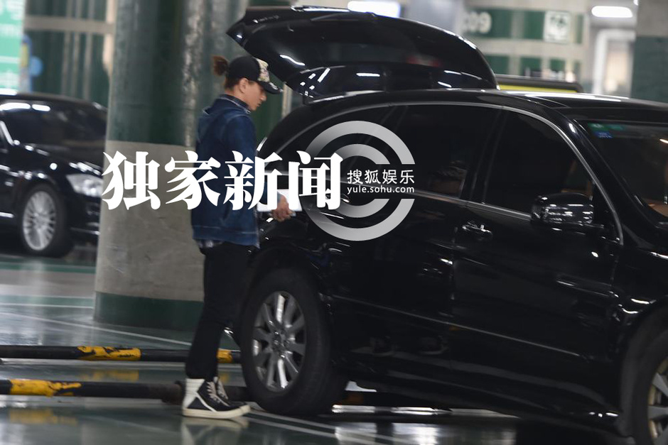 吴奇隆刘诗诗恩爱返京 忙工作分别离开