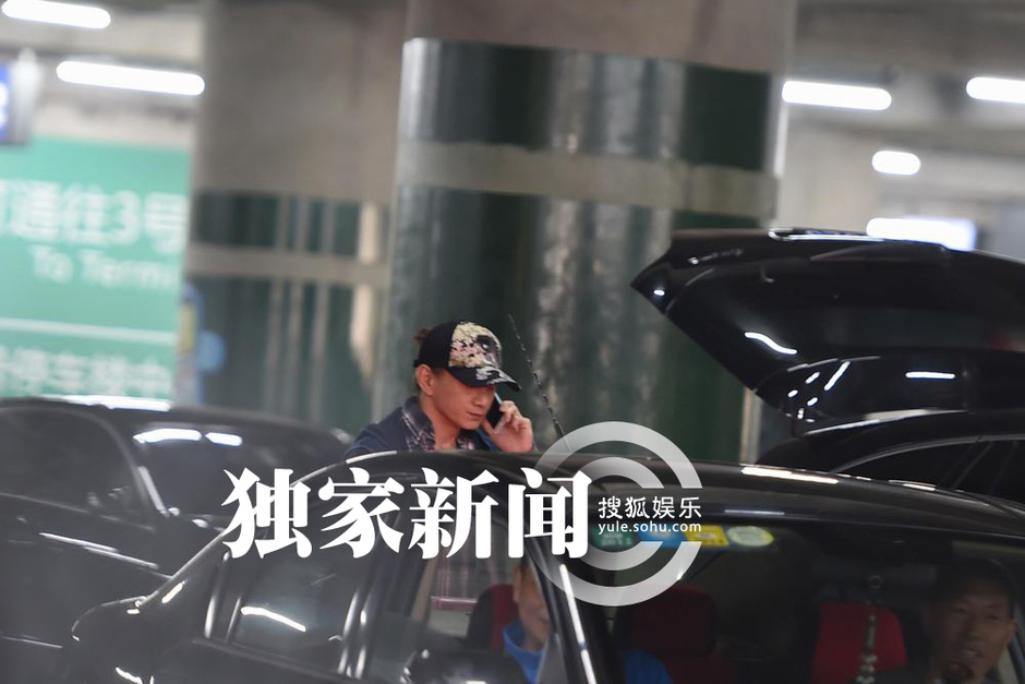 吴奇隆刘诗诗恩爱返京 忙工作分别离开